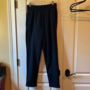 Black UA loose sweats with tapered ankle